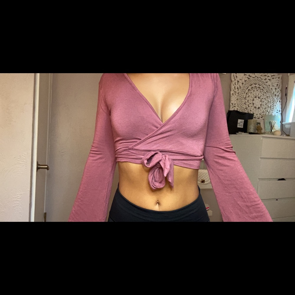 Windsor wrap around top